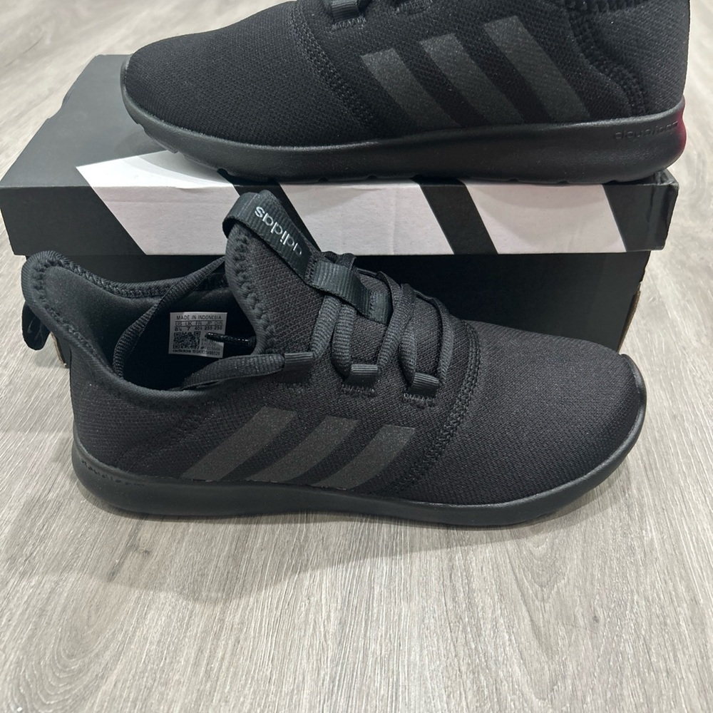 Women’s adidas cloud foam size 8.5